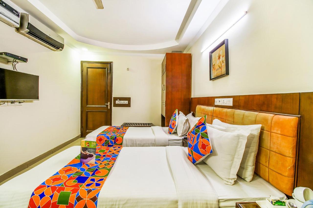 Fabhotel Signature Plaza New Delhi Exterior photo