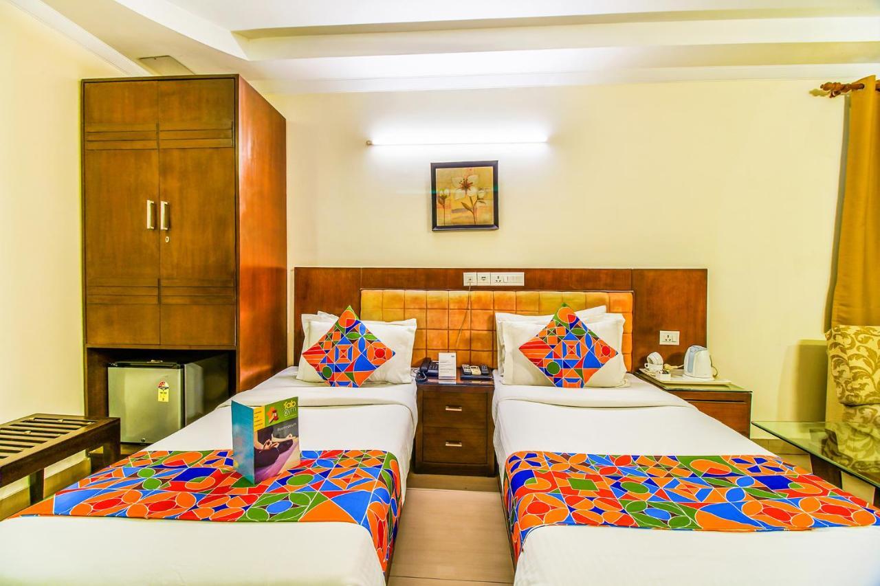 Fabhotel Signature Plaza New Delhi Exterior photo